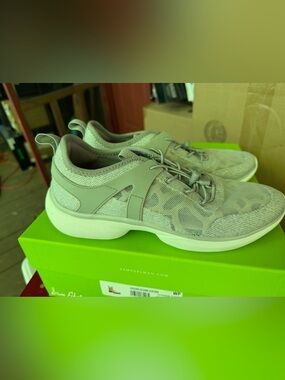 Vionic Amalia Sneakers Womens Size 8 Gray Mesh Walking Shoes Orthopedic Comfort